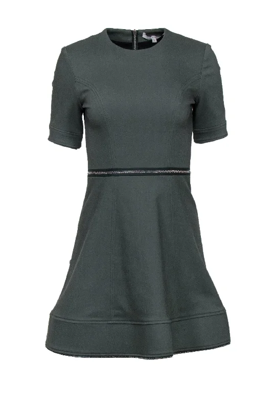Sleeveless Women Dress in Bright Colors for Summer Parties Sleeveless Women Dress in Bright Colors for Summer Parties Alexis - Olive Green Fit & Flare Dress w/ Zipper Detail Sz S