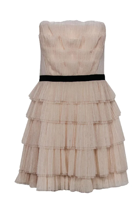 Ball Gown Women Dress with a Full Skirt for a Princess - like Look Ball Gown Women Dress with a Full Skirt for a Princess - like Look BCBG Max Azria - Light Pink Strapless Pleated Tiered Fit & Flare Dress Sz 12 Ball Gown Women Dress with a Full Skirt for a Princess - like Look Ball Gown Women Dress with a Full Skirt for a Princess - like Look BCBG Max Azria - Light Pink Strapless Pleated Tiered Fit & Flare Dress Sz 12