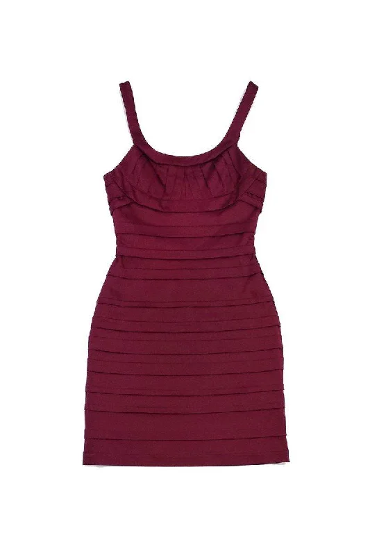 Empire Waist Women Dress to Accentuate the Bust and Conceal the Waist Empire Waist Women Dress to Accentuate the Bust and Conceal the Waist BCBG Max Azria - Sleeveless Maroon Tier Dress Sz 0 Empire Waist Women Dress to Accentuate the Bust and Conceal the Waist Empire Waist Women Dress to Accentuate the Bust and Conceal the Waist BCBG Max Azria - Sleeveless Maroon Tier Dress Sz 0