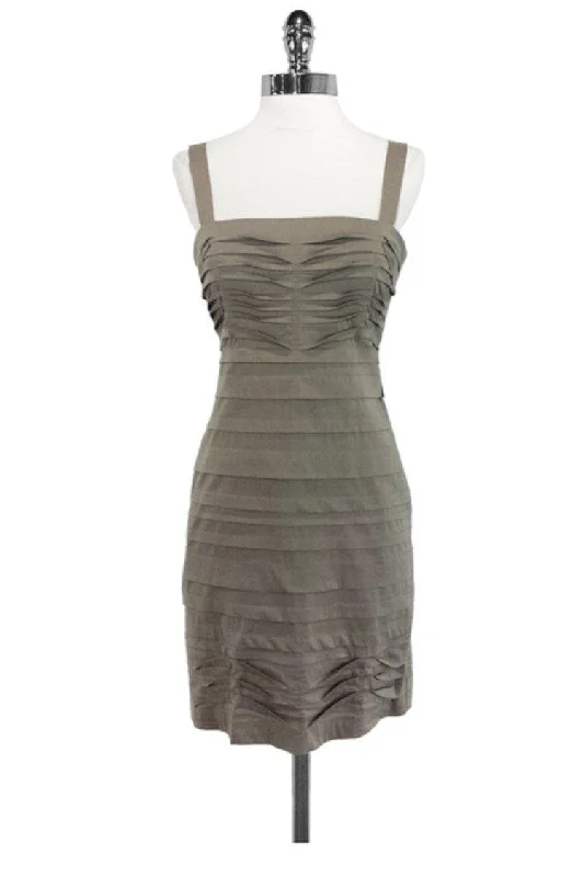 Little Black Women Dress with Sequins for a Glamorous Night Out Little Black Women Dress with Sequins for a Glamorous Night Out BCBG Max Azria - Tiered Cotton Sheath Dress Sz 0 Little Black Women Dress with Sequins for a Glamorous Night Out Little Black Women Dress with Sequins for a Glamorous Night Out BCBG Max Azria - Tiered Cotton Sheath Dress Sz 0
