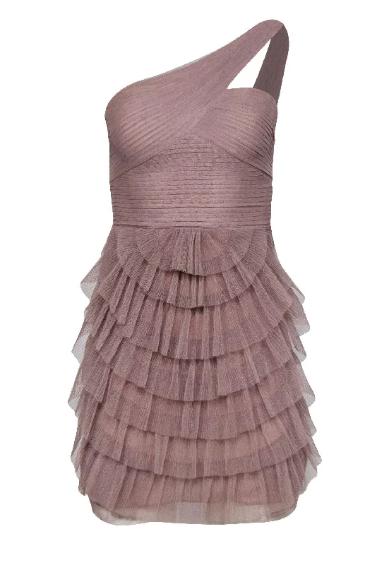 Empire Waist Women Dress to Accentuate the Bust and Conceal the Waist Empire Waist Women Dress to Accentuate the Bust and Conceal the Waist BCBG Max Azria - Beige Pleated Tulle One Shoulder Sheath Dress w/ Tiered Skirt Sz 0 Empire Waist Women Dress to Accentuate the Bust and Conceal the Waist Empire Waist Women Dress to Accentuate the Bust and Conceal the Waist BCBG Max Azria - Beige Pleated Tulle One Shoulder Sheath Dress w/ Tiered Skirt Sz 0