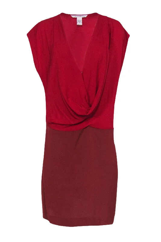 Sleeveless Women Dress in Bright Colors for Summer Parties Sleeveless Women Dress in Bright Colors for Summer Parties Diane von Furstenberg - Red Two-Tone Draped Plunge Dress Sz 8 Sleeveless Women Dress in Bright Colors for Summer Parties Sleeveless Women Dress in Bright Colors for Summer Parties Diane von Furstenberg - Red Two-Tone Draped Plunge Dress Sz 8