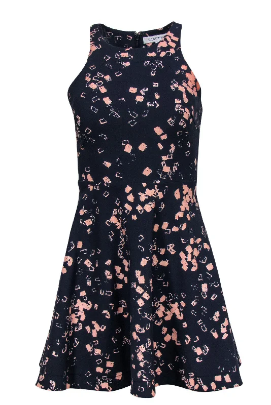 Backless Women Dress for a Sexy and Alluring Look at Evening Events Backless Women Dress for a Sexy and Alluring Look at Evening Events Elizabeth & James - Navy & Pink Printed Racerback Dress Sz 0 Backless Women Dress for a Sexy and Alluring Look at Evening Events Backless Women Dress for a Sexy and Alluring Look at Evening Events Elizabeth & James - Navy & Pink Printed Racerback Dress Sz 0