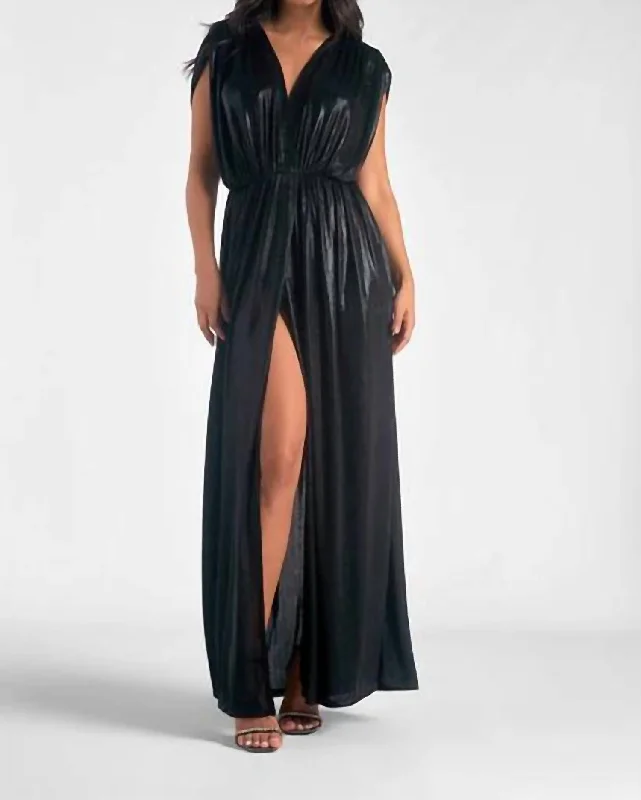 Halter Neck Women Dress to Show Off the Shoulders and Neckline Halter Neck Women Dress to Show Off the Shoulders and Neckline High Slit Dress In Black Halter Neck Women Dress to Show Off the Shoulders and Neckline Halter Neck Women Dress to Show Off the Shoulders and Neckline High Slit Dress In Black