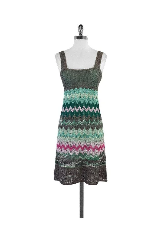 Ruffled Women Dress with Multiple Layers for a Playful and Girly Style Ruffled Women Dress with Multiple Layers for a Playful and Girly Style M Missoni - Grey, Green & Pink Chevron Knit Tank Dress Sz 4 Ruffled Women Dress with Multiple Layers for a Playful and Girly Style Ruffled Women Dress with Multiple Layers for a Playful and Girly Style M Missoni - Grey, Green & Pink Chevron Knit Tank Dress Sz 4