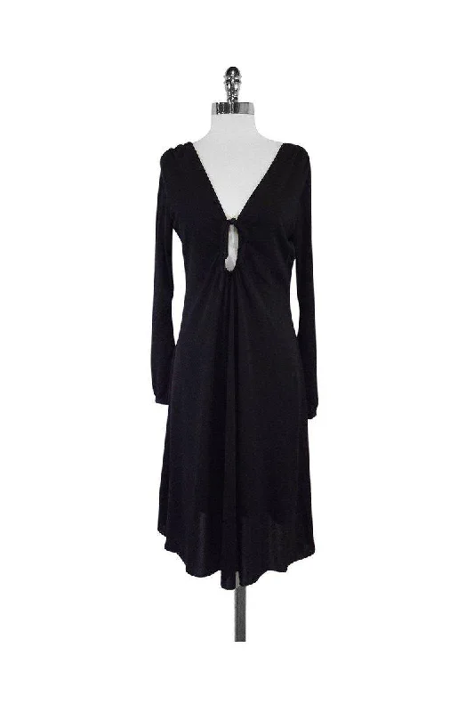 Empire Waist Women Dress to Accentuate the Bust and Conceal the Waist Empire Waist Women Dress to Accentuate the Bust and Conceal the Waist Moschino Cheap & Chic - Black Long Sleeve Dress Sz 12