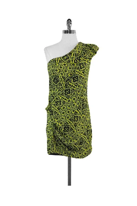 Empire Waist Women Dress to Accentuate the Bust and Conceal the Waist Empire Waist Women Dress to Accentuate the Bust and Conceal the Waist Nanette Lepore - Black & Green One Shoulder Silk Dress Sz 6 Empire Waist Women Dress to Accentuate the Bust and Conceal the Waist Empire Waist Women Dress to Accentuate the Bust and Conceal the Waist Nanette Lepore - Black & Green One Shoulder Silk Dress Sz 6