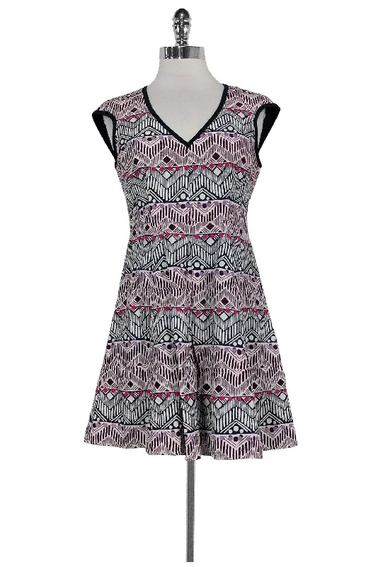 Empire Waist Women Dress to Accentuate the Bust and Conceal the Waist Empire Waist Women Dress to Accentuate the Bust and Conceal the Waist Nanette Lepore - Purple Patterned Dress Sz 2 Empire Waist Women Dress to Accentuate the Bust and Conceal the Waist Empire Waist Women Dress to Accentuate the Bust and Conceal the Waist Nanette Lepore - Purple Patterned Dress Sz 2