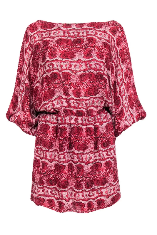 Halter Neck Women Dress to Show Off the Shoulders and Neckline Halter Neck Women Dress to Show Off the Shoulders and Neckline Parker - Pink Snakeskin Print Dolman Dress Sz XS Halter Neck Women Dress to Show Off the Shoulders and Neckline Halter Neck Women Dress to Show Off the Shoulders and Neckline Parker - Pink Snakeskin Print Dolman Dress Sz XS