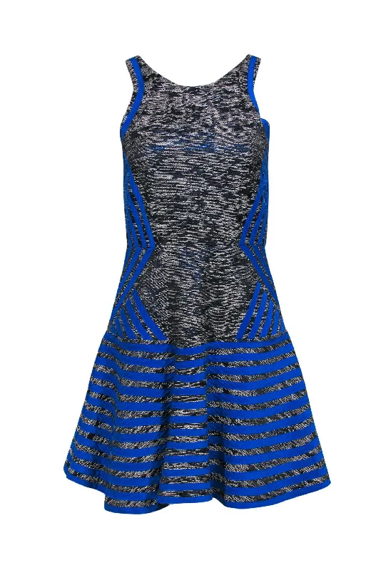 Maxi Women Dress with Floral Print for a Bohemian Vibe Maxi Women Dress with Floral Print for a Bohemian Vibe Parker - Black & Silver Metallic Dress w/ Blue Ribbons Sz XS Maxi Women Dress with Floral Print for a Bohemian Vibe Maxi Women Dress with Floral Print for a Bohemian Vibe Parker - Black & Silver Metallic Dress w/ Blue Ribbons Sz XS