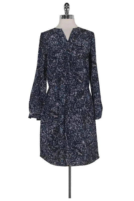 Halter Neck Women Dress to Show Off the Shoulders and Neckline Halter Neck Women Dress to Show Off the Shoulders and Neckline Rebecca Taylor - Silk Patterned Dress Sz 0