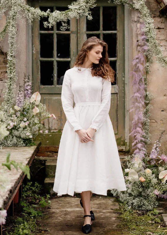 Empire Waist Women Dress to Accentuate the Bust and Conceal the Waist Empire Waist Women Dress to Accentuate the Bust and Conceal the Waist Sophie Wedding Dress