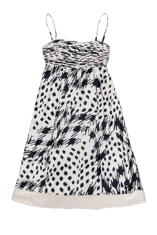 Maxi Women Dress with Floral Print for a Bohemian Vibe Maxi Women Dress with Floral Print for a Bohemian Vibe Ted Baker - Beige & Navy Print Silk Midi Dress w/ Detachable Straps Sz 6 Maxi Women Dress with Floral Print for a Bohemian Vibe Maxi Women Dress with Floral Print for a Bohemian Vibe Ted Baker - Beige & Navy Print Silk Midi Dress w/ Detachable Straps Sz 6