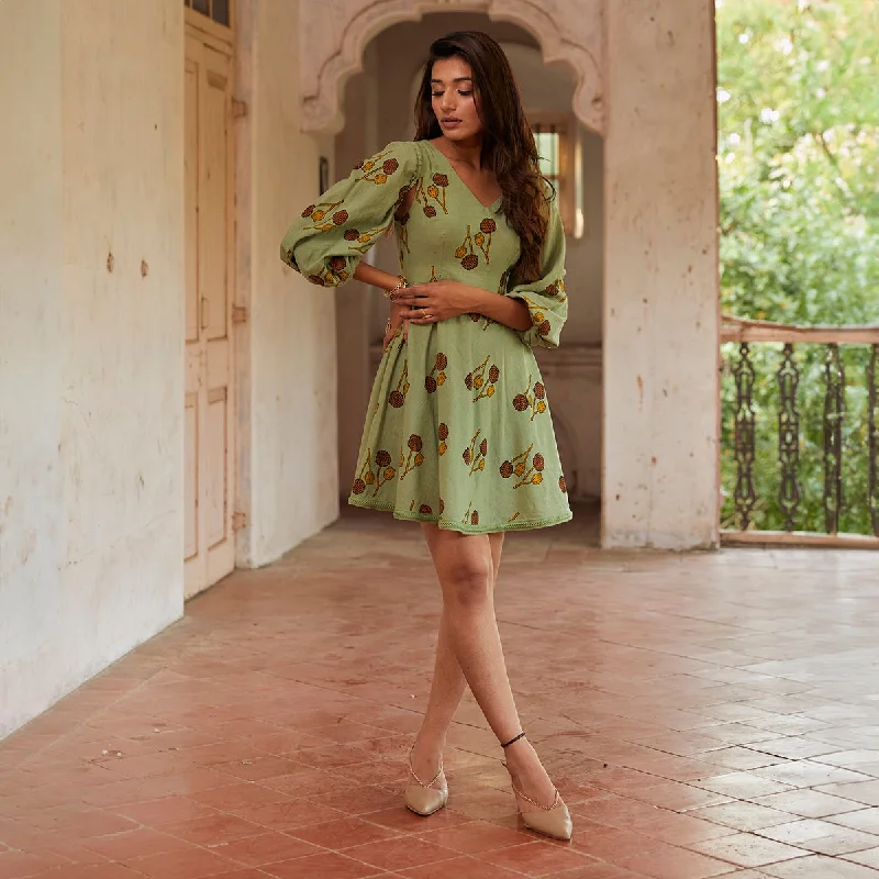 Long - Sleeve Women Dress in Velvet for a Luxurious Winter Look Long - Sleeve Women Dress in Velvet for a Luxurious Winter Look Cotton Short Dress for Women | V Neck | Green Long - Sleeve Women Dress in Velvet for a Luxurious Winter Look Long - Sleeve Women Dress in Velvet for a Luxurious Winter Look Cotton Short Dress for Women | V Neck | Green