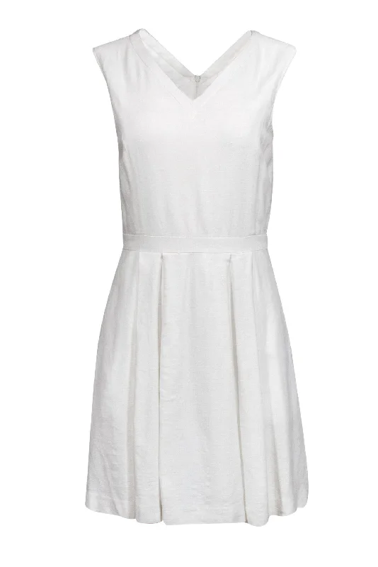 Backless Women Dress for a Sexy and Alluring Look at Evening Events Backless Women Dress for a Sexy and Alluring Look at Evening Events Theory - White Sleeveless Fit & Flare Dress Sz 8 Backless Women Dress for a Sexy and Alluring Look at Evening Events Backless Women Dress for a Sexy and Alluring Look at Evening Events Theory - White Sleeveless Fit & Flare Dress Sz 8