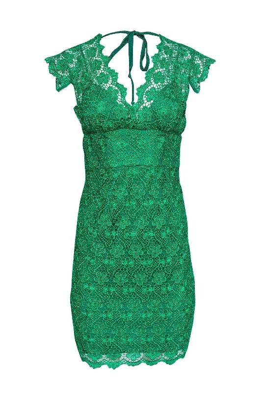 Strapless Women Dress with a Built - in Bra for Comfort and Support Strapless Women Dress with a Built - in Bra for Comfort and Support Tracy Reese - Green Floral Lace Sheath Dress Sz 2 Strapless Women Dress with a Built - in Bra for Comfort and Support Strapless Women Dress with a Built - in Bra for Comfort and Support Tracy Reese - Green Floral Lace Sheath Dress Sz 2