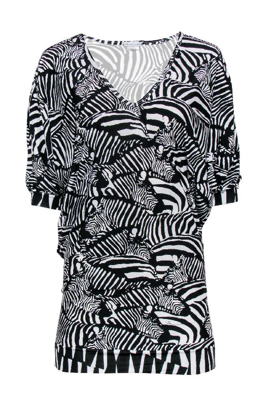 Little Black Women Dress with Sequins for a Glamorous Night Out Little Black Women Dress with Sequins for a Glamorous Night Out Trina Turk - Black & White Zebra Print Dolman Sleeve Shift Dress Sz S